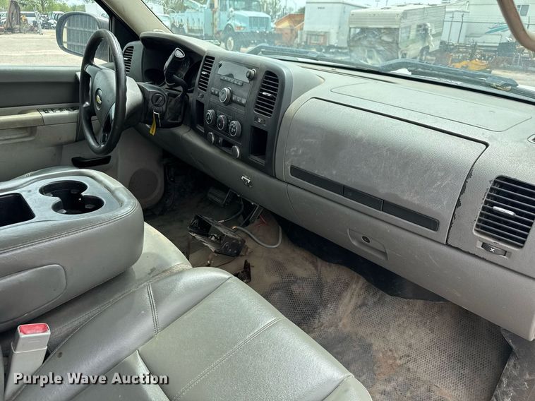 image for item EO0678 2011 Chevrolet Silverado 1500  Crew Cab pickup truck