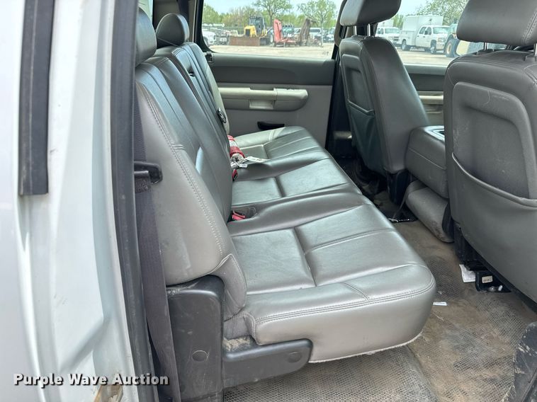 image for item EO0678 2011 Chevrolet Silverado 1500  Crew Cab pickup truck