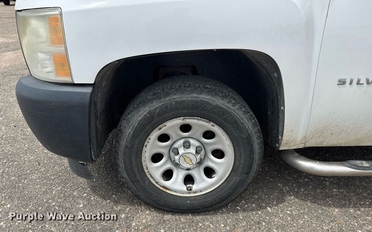 image for item EO0678 2011 Chevrolet Silverado 1500  Crew Cab pickup truck