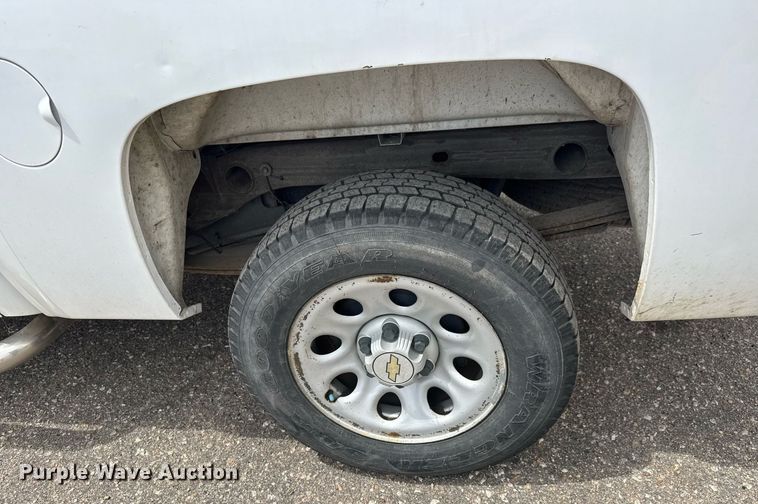 image for item EO0678 2011 Chevrolet Silverado 1500  Crew Cab pickup truck