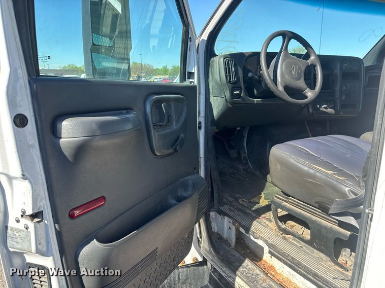 image for item EO0680 2008 Chevrolet C4500 flatbed truck