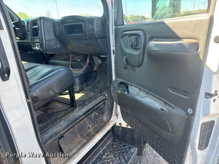 image for item EO0680 2008 Chevrolet C4500 flatbed truck