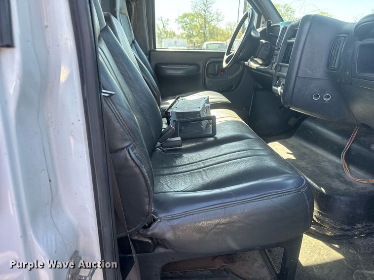 image for item EO0680 2008 Chevrolet C4500 flatbed truck