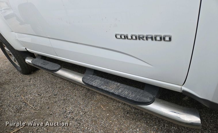 image for item EO0692 2017 Chevrolet Colorado Crew Cab pickup truck