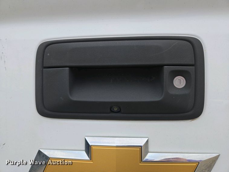 image for item EO0692 2017 Chevrolet Colorado Crew Cab pickup truck