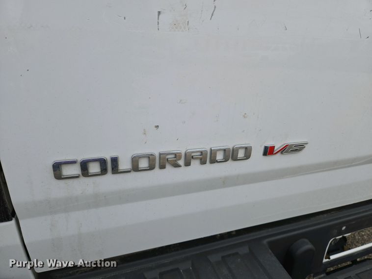 image for item EO0692 2017 Chevrolet Colorado Crew Cab pickup truck