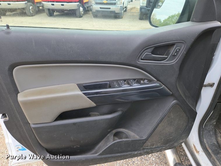 image for item EO0692 2017 Chevrolet Colorado Crew Cab pickup truck