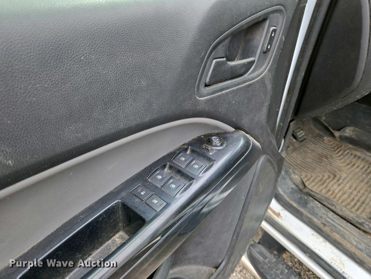 image for item EO0692 2017 Chevrolet Colorado Crew Cab pickup truck