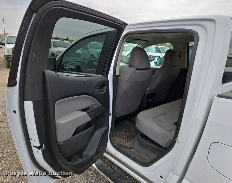 image for item EO0692 2017 Chevrolet Colorado Crew Cab pickup truck