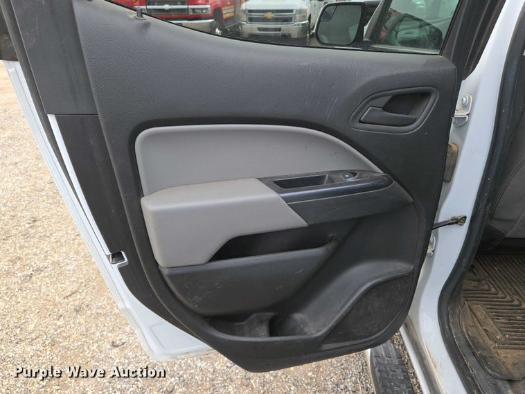 image for item EO0692 2017 Chevrolet Colorado Crew Cab pickup truck