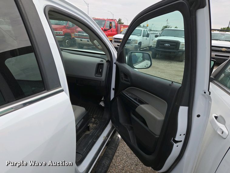 image for item EO0692 2017 Chevrolet Colorado Crew Cab pickup truck