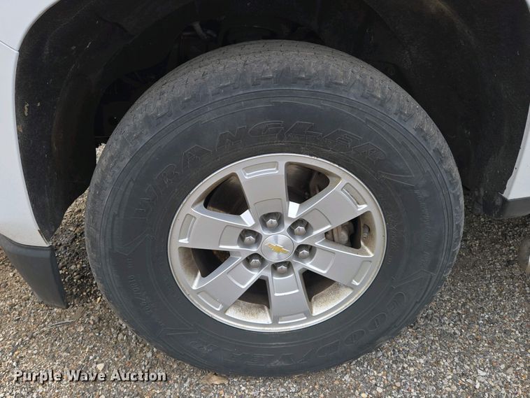 image for item EO0692 2017 Chevrolet Colorado Crew Cab pickup truck