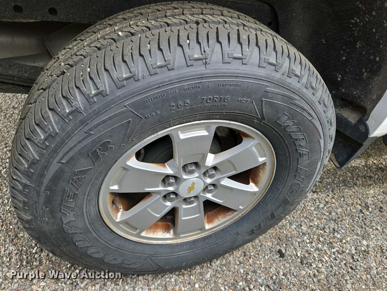 image for item EO0692 2017 Chevrolet Colorado Crew Cab pickup truck