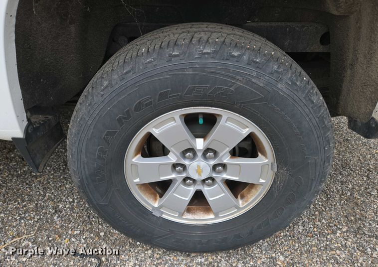 image for item EO0692 2017 Chevrolet Colorado Crew Cab pickup truck