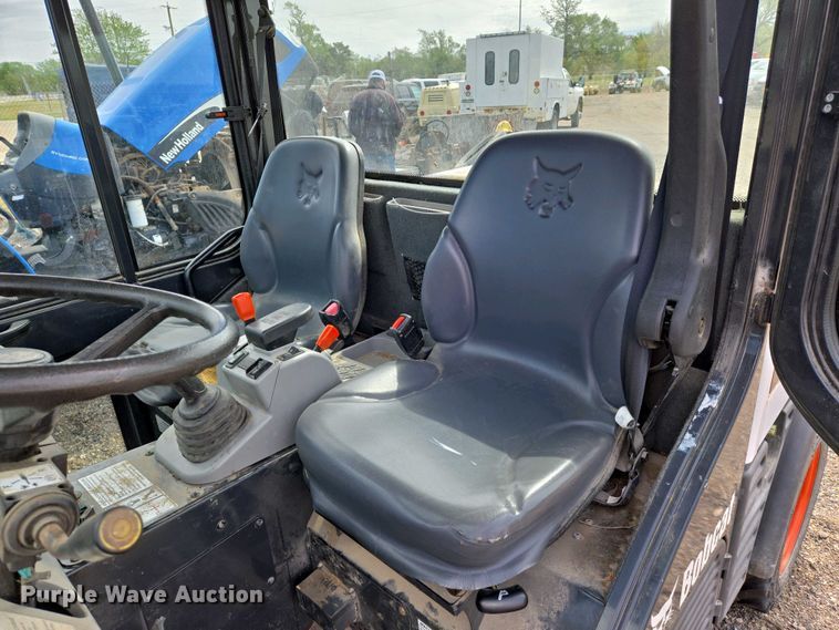 image for item EO0705 2016 Bobcat Toolcat 5600 utility vehicle