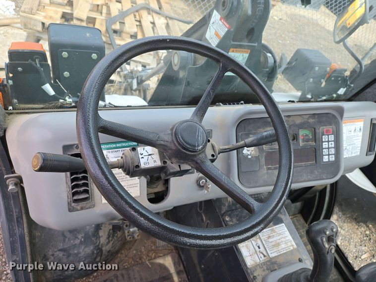 image for item EO0705 2016 Bobcat Toolcat 5600 utility vehicle