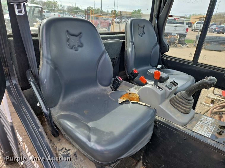 image for item EO0705 2016 Bobcat Toolcat 5600 utility vehicle