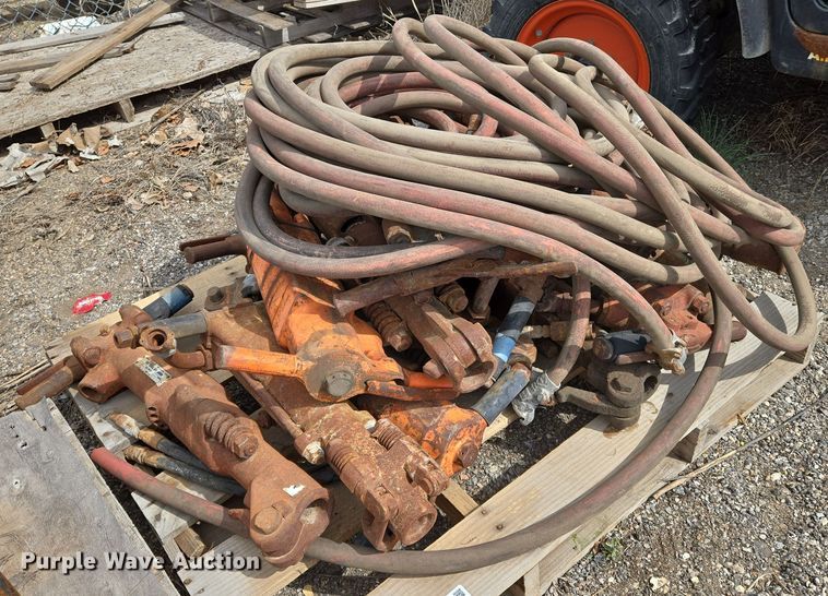 image for item EO0707 Approximately 10 pneumatic hammers