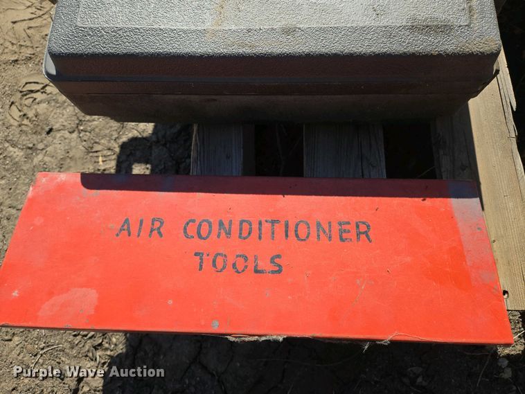 image for item EO0709 Tools