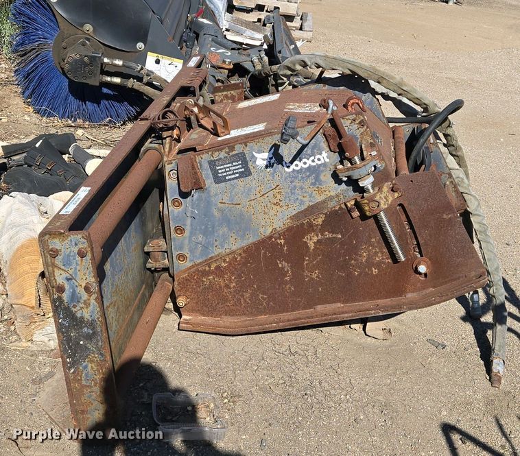 image for item EO0712 Melroe Bobcat  skid steer asphalt planer