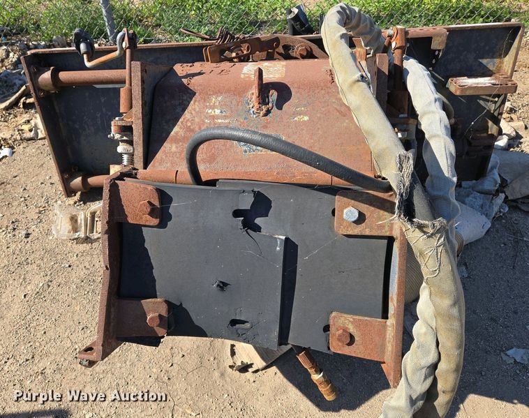 image for item EO0712 Melroe Bobcat  skid steer asphalt planer