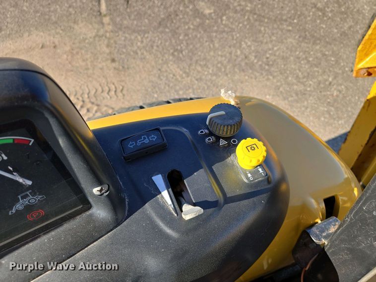 image for item EO0731 John Deere 110S backhoe