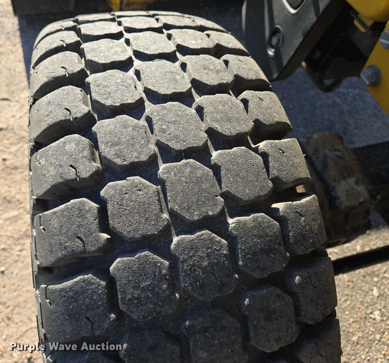 image for item EO0731 John Deere 110S backhoe