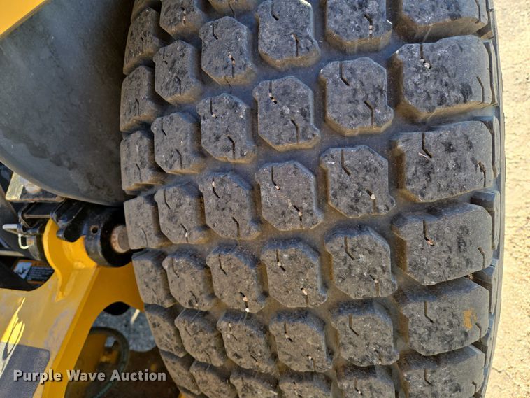 image for item EO0731 John Deere 110S backhoe