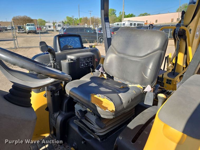 image for item EO0732 John Deere 110S backhoe