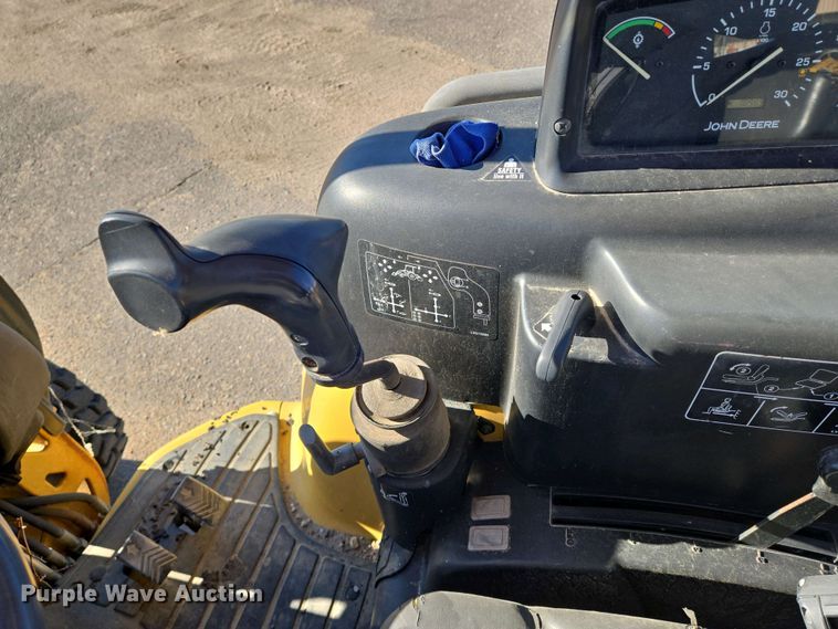 image for item EO0732 John Deere 110S backhoe