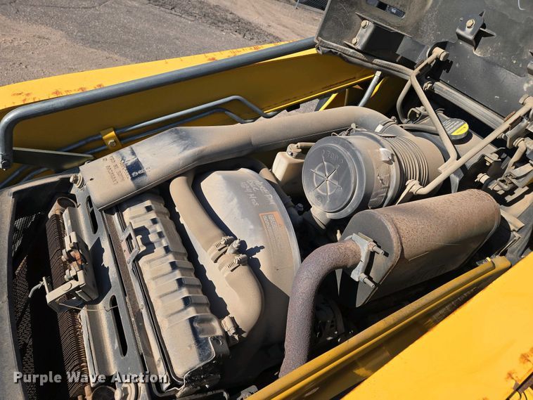 image for item EO0732 John Deere 110S backhoe