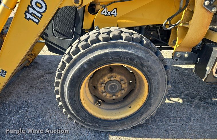 image for item EO0732 John Deere 110S backhoe