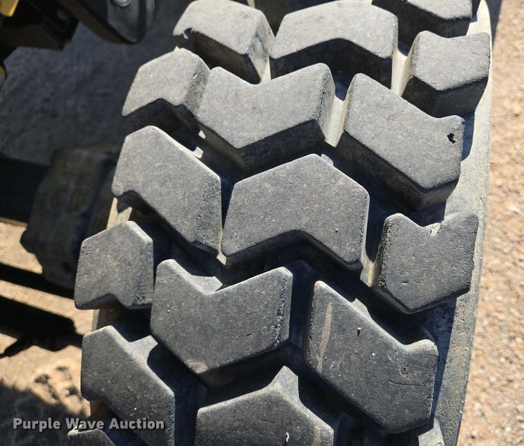 image for item EO0732 John Deere 110S backhoe