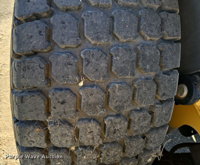 image for item EO0732 John Deere 110S backhoe