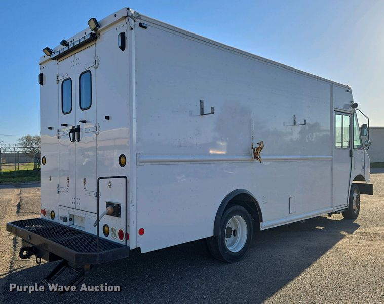 image for item EO0733 2015 Freightliner  delivery van