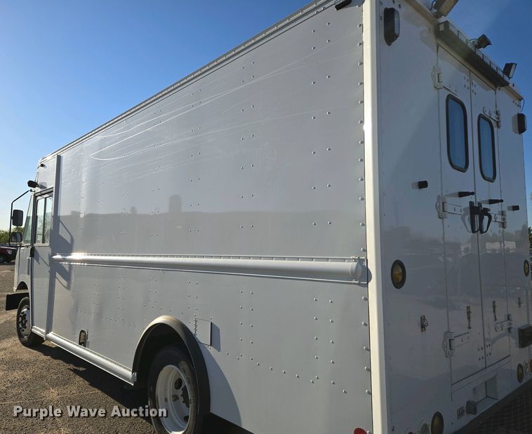 image for item EO0733 2015 Freightliner  delivery van