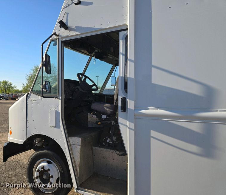 image for item EO0733 2015 Freightliner  delivery van