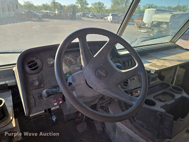 image for item EO0733 2015 Freightliner  delivery van