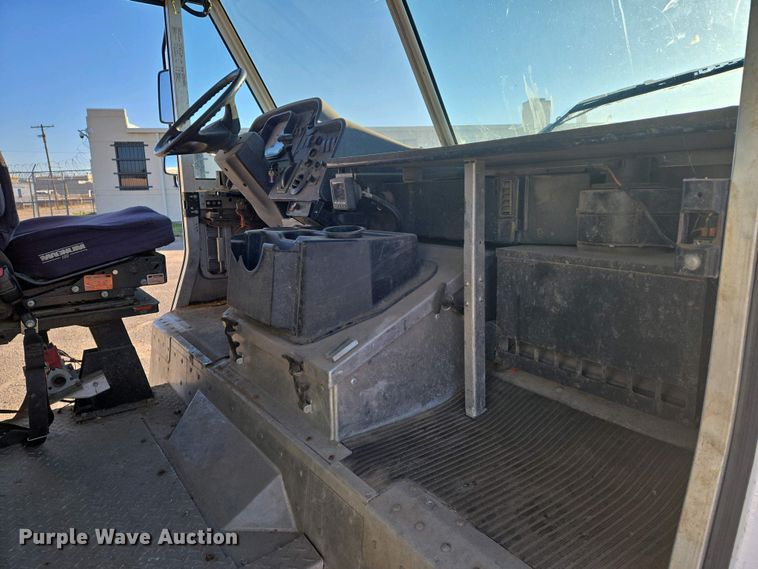 image for item EO0733 2015 Freightliner  delivery van