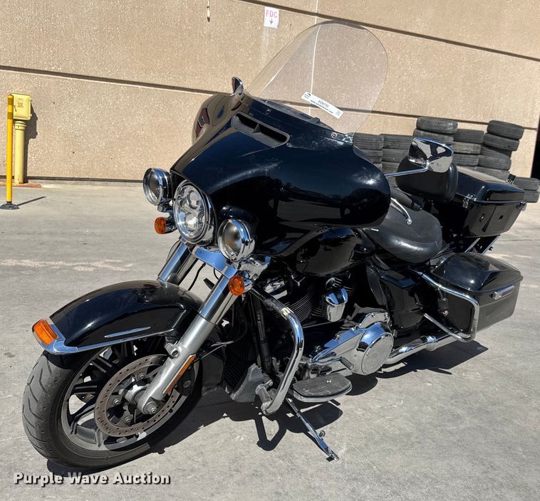 image for item EO0735 2017 Harley Davidson Electra Glide motorcycle