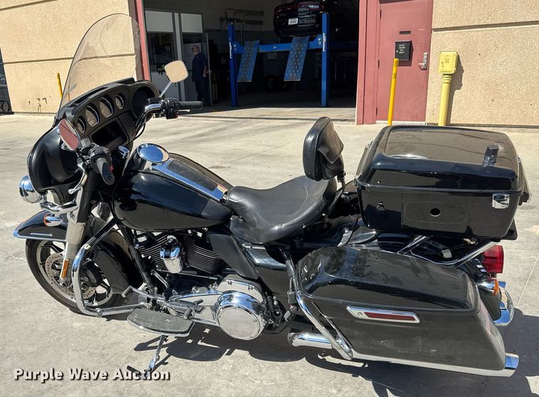 image for item EO0735 2017 Harley Davidson Electra Glide motorcycle