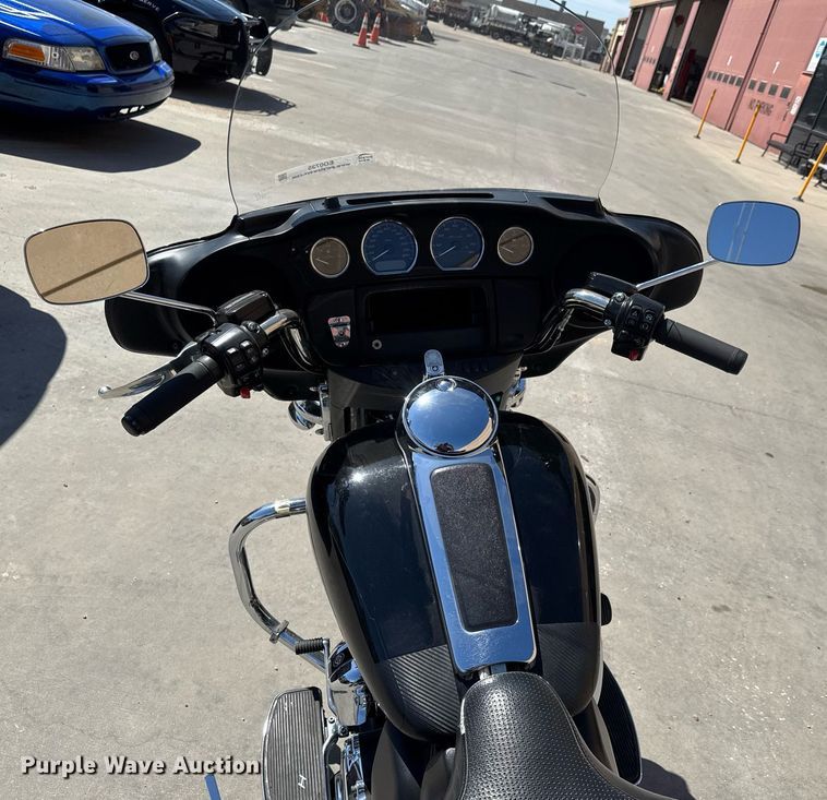 image for item EO0735 2017 Harley Davidson Electra Glide motorcycle