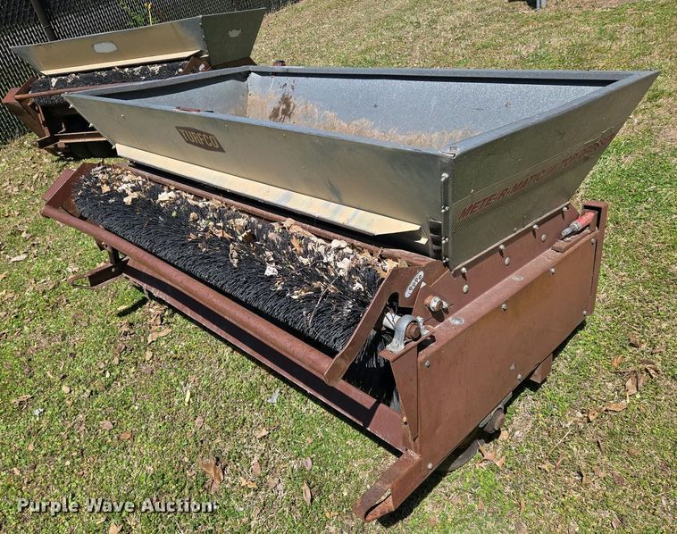 image for item EO0738 Turfco Mete-R-Matic III top dresser spreader