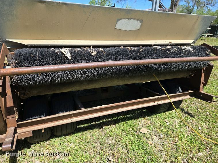 image for item EO0739 Turfco top dresser spreader