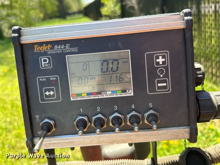 image for item EO0741 2001 Smithco Spray Star 1600 sprayer