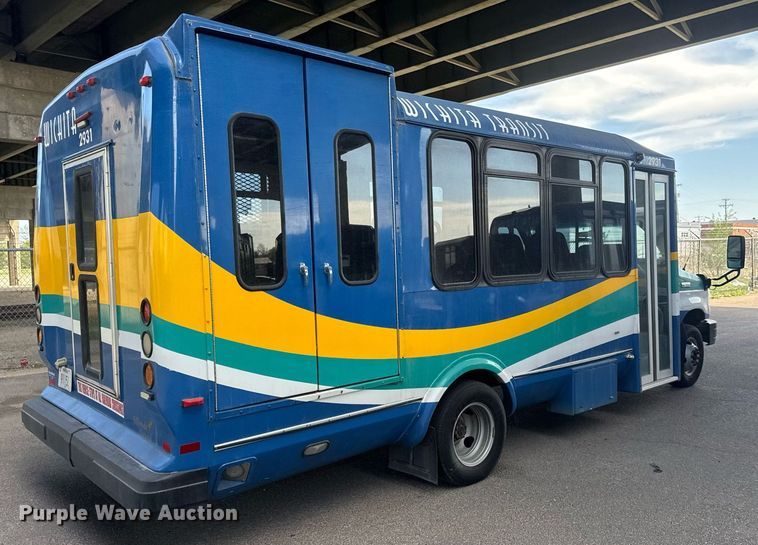 image for item EO0743 2015 Eldorado Aerotech E450 shuttle bus