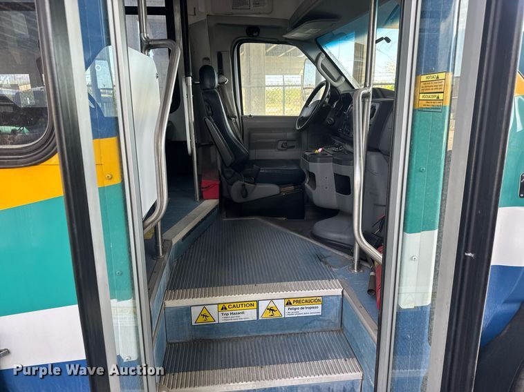 image for item EO0743 2015 Eldorado Aerotech E450 shuttle bus