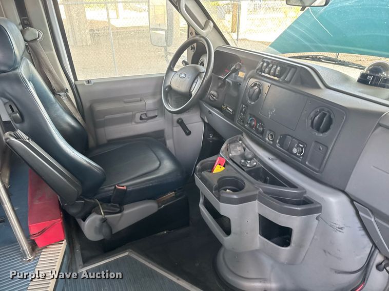 image for item EO0743 2015 Eldorado Aerotech E450 shuttle bus