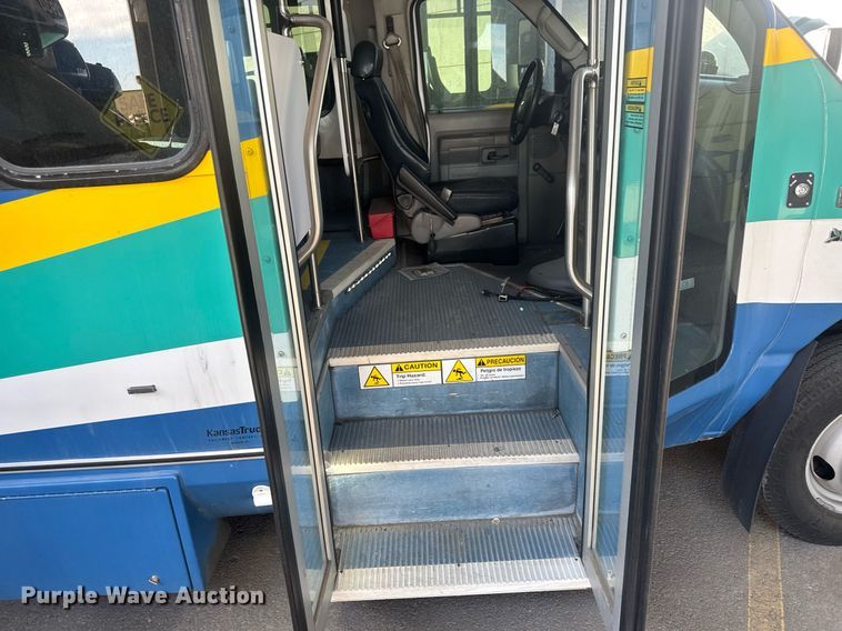 image for item EO0744 2016 Eldorado Aerotech E450 shuttle bus