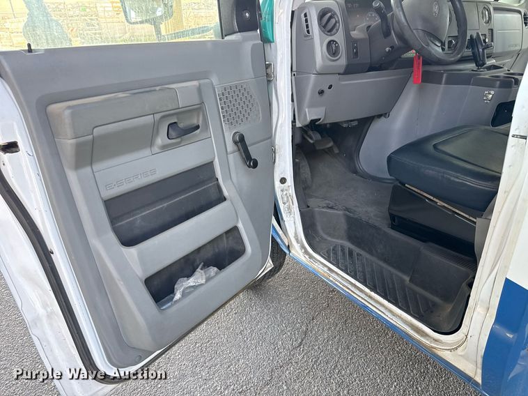 image for item EO0745 2015 Eldorado Aerotech E450 shuttle bus